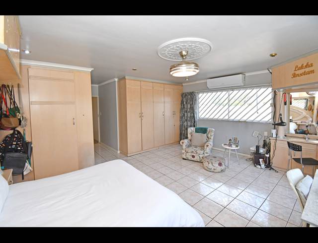 4 BEDROOM HOUSE FOR SALE IN MAYFAIR WEST
